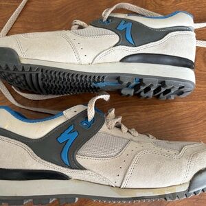 SPECIALIZED Bike Shoes VG Condition w/some marks to shoe surface.